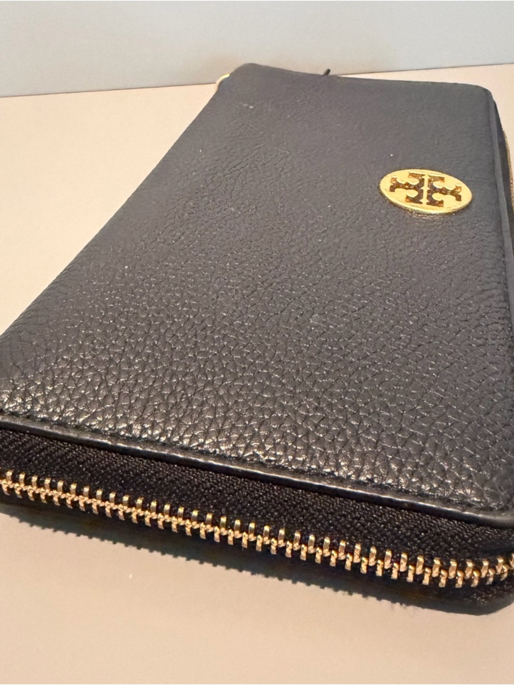 Tory Burch Zip Around Wallet Black Pebbled Leather w/ Gold Zipper & Accents EUC - Picture 5 of 16